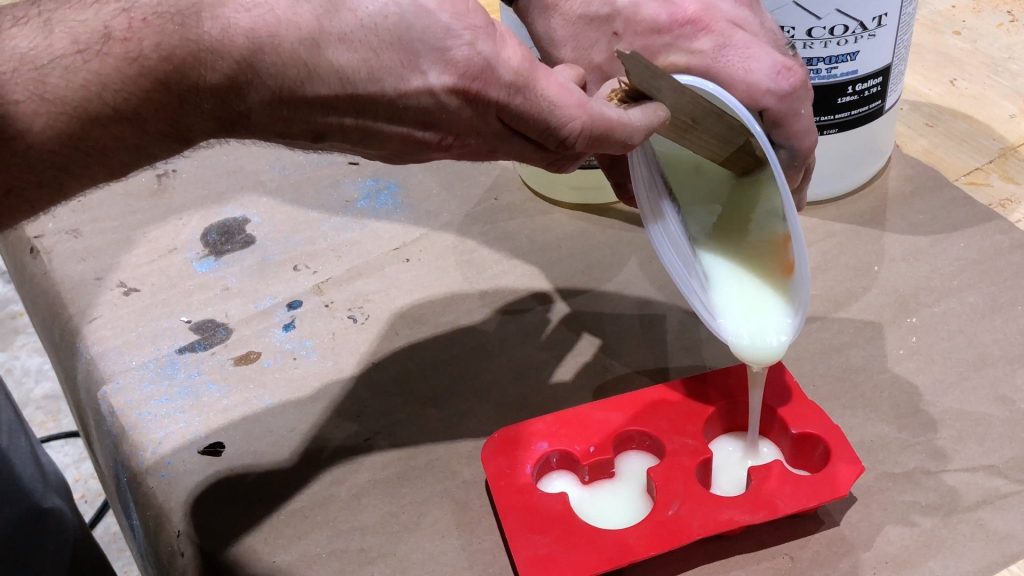 Resin Casting How to Make Mickey Mouse Ears_pour resin