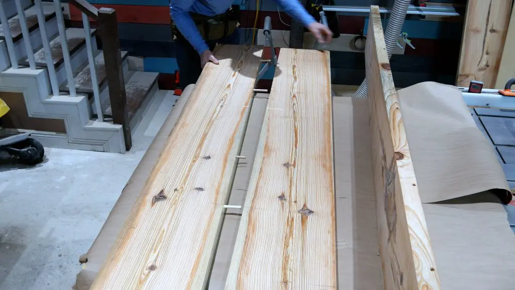 How to Make a Rustic Table with Epoxy Resin - Mallet for Dowels