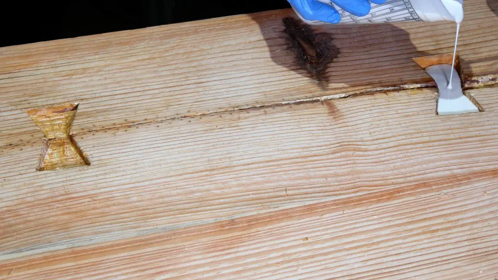 how to make a rustic table with epoxy resin - resin inlay pour