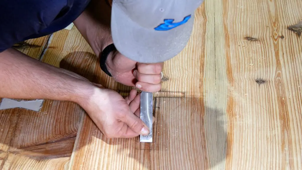 how to make a rustic table with epoxy resin - chisel inlay