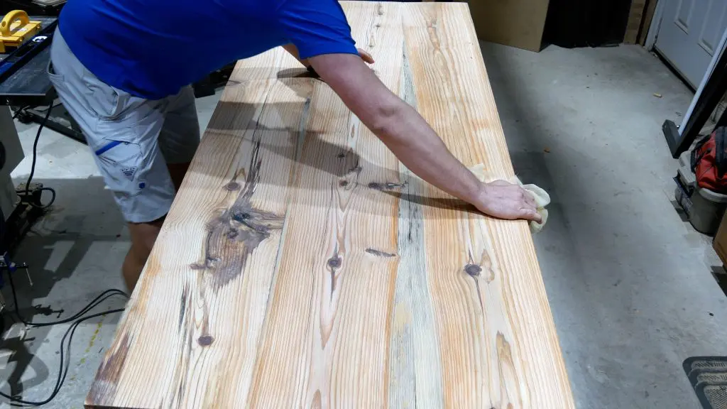 how to make a rustic table with epoxy resin - tack cloth