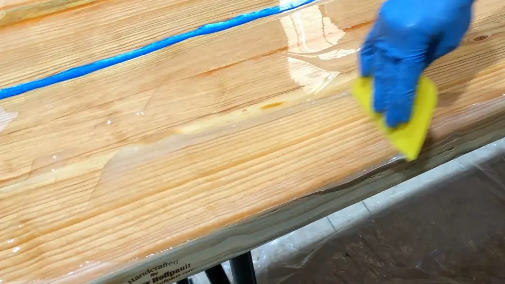 how to make a rustic table with epoxy resin - stonecoat epoxy cover sides