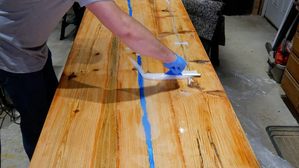 how to make a rustic table with epoxy resin - rubber squeegee