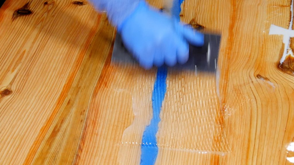 how to make a rustic table with epoxy resin - flood coat trowel