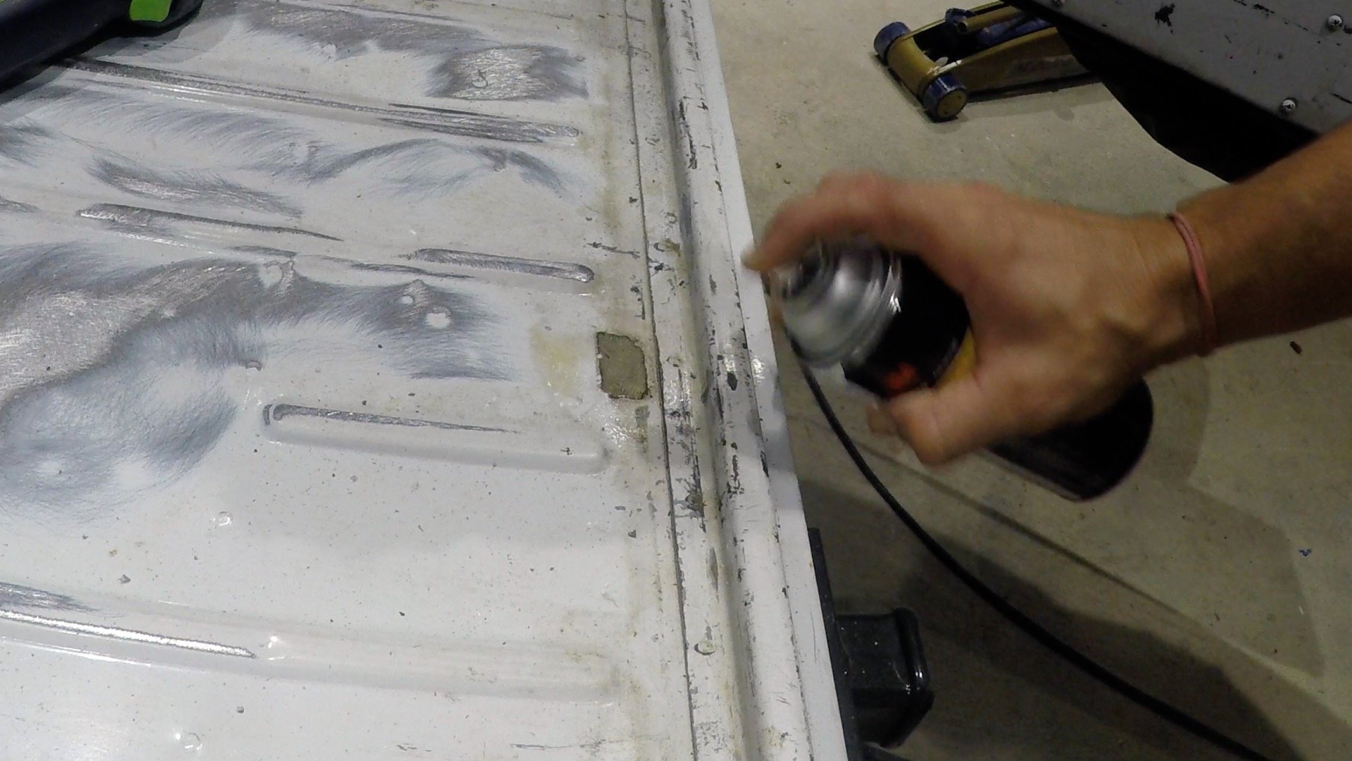 how to spray bed liner in a jeep wrangler interior_adhesive remover