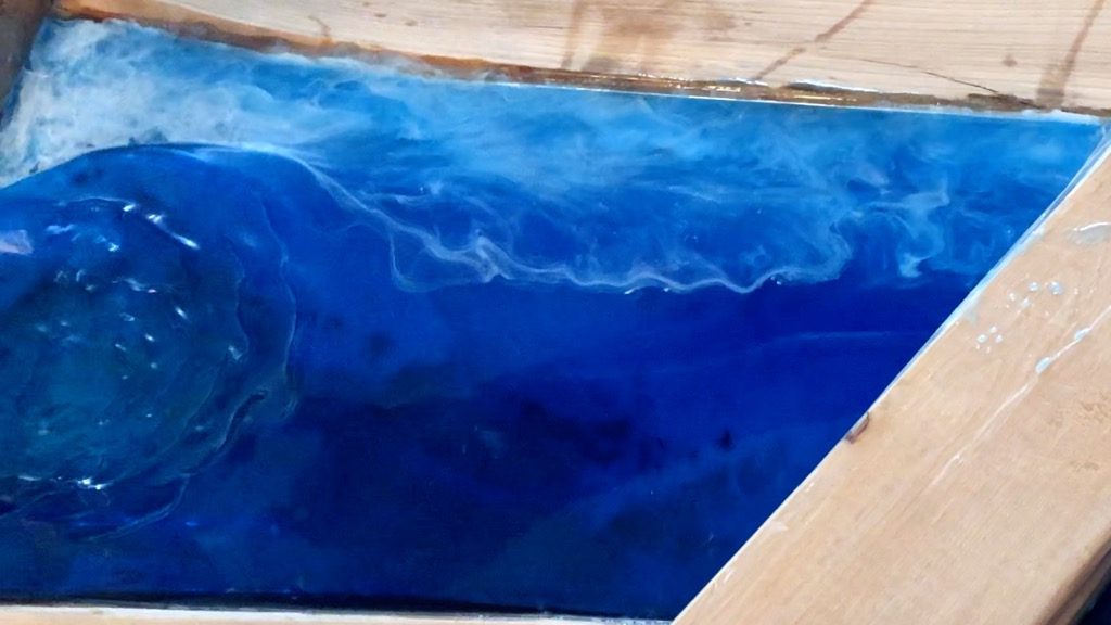 Create resin 3D ocean waves