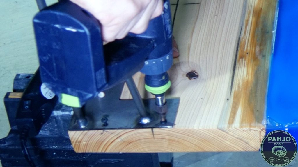 how to attach hairpin legs to table