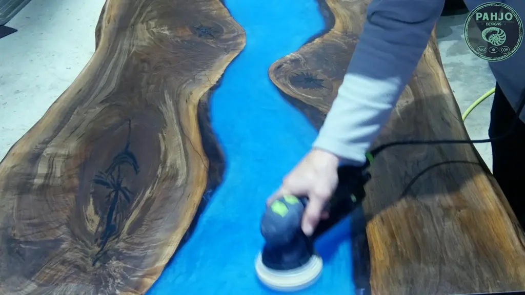 apply rubio monocoat on epoxy wood slab table