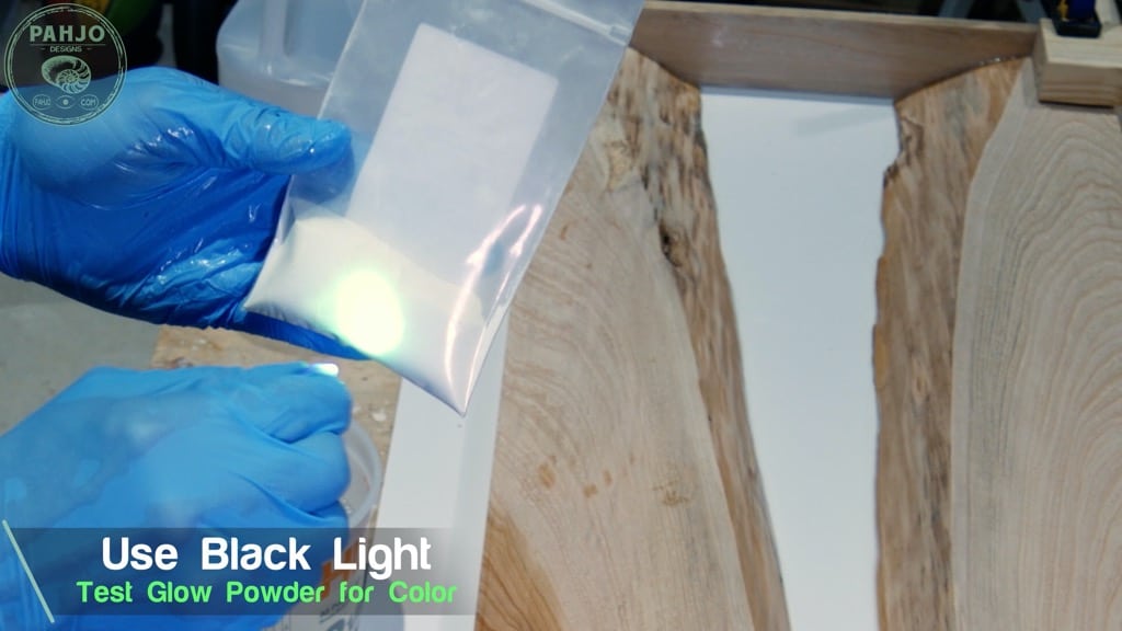Test Glow Powder with UV Light