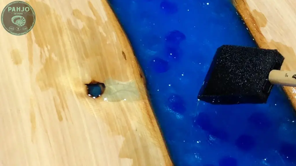 filling wood knots with epoxy