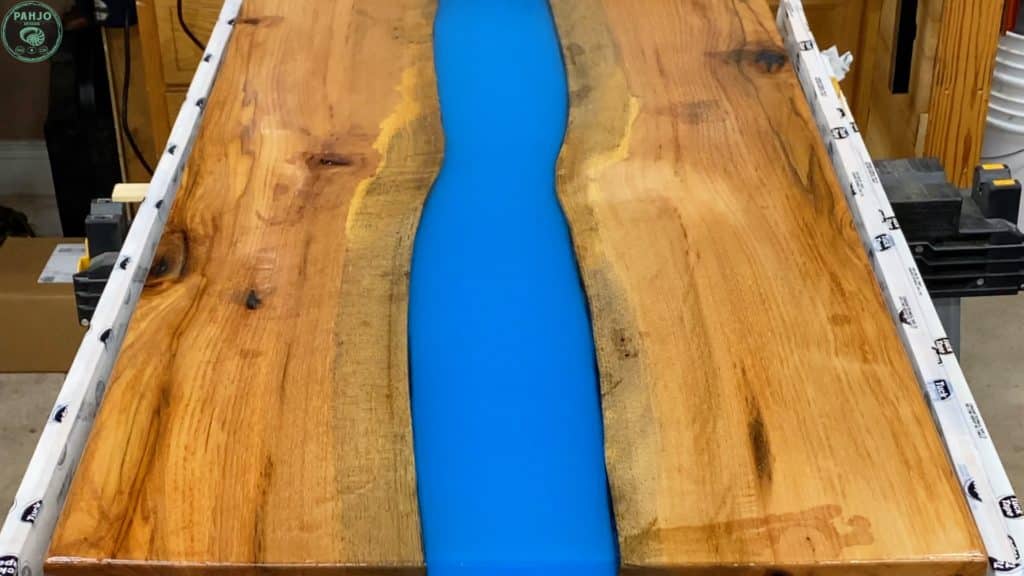 How to Finish a Coffee Table with Epoxy Resin