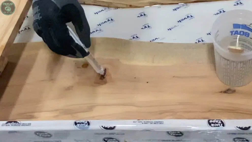 fill wood knots with epoxy