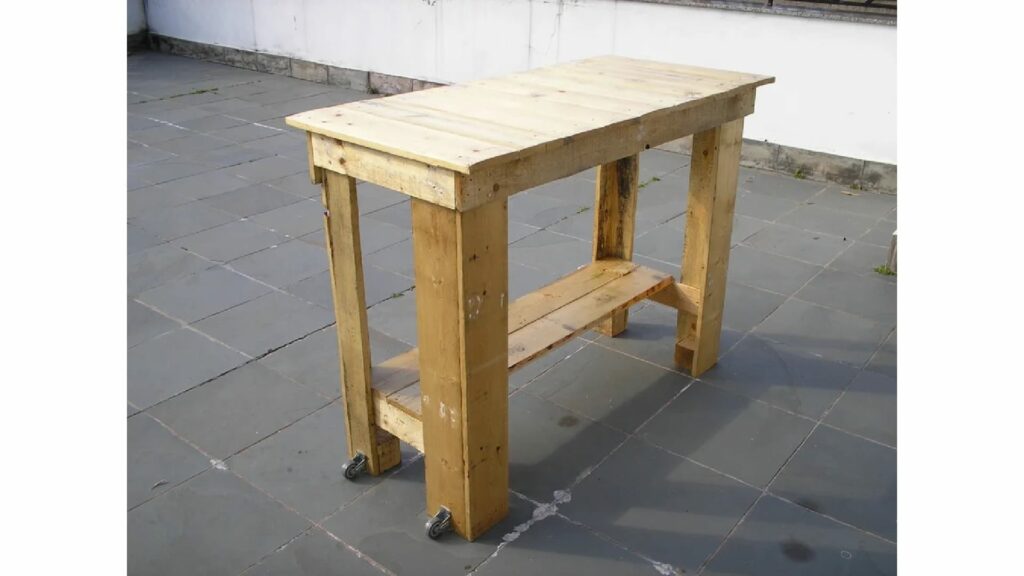 Budget Workbench with Pallet Wood DIY Plans
